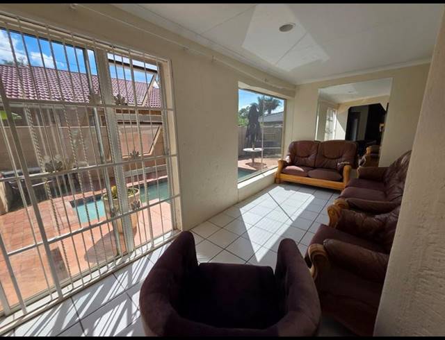 4 BEDROOM HOUSE FOR SALE IN EIKE PARK